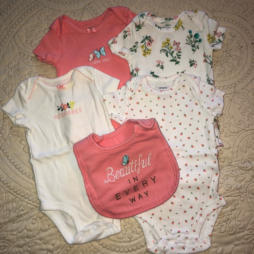 Carter’s onesie set w/ bib. EUC!!!